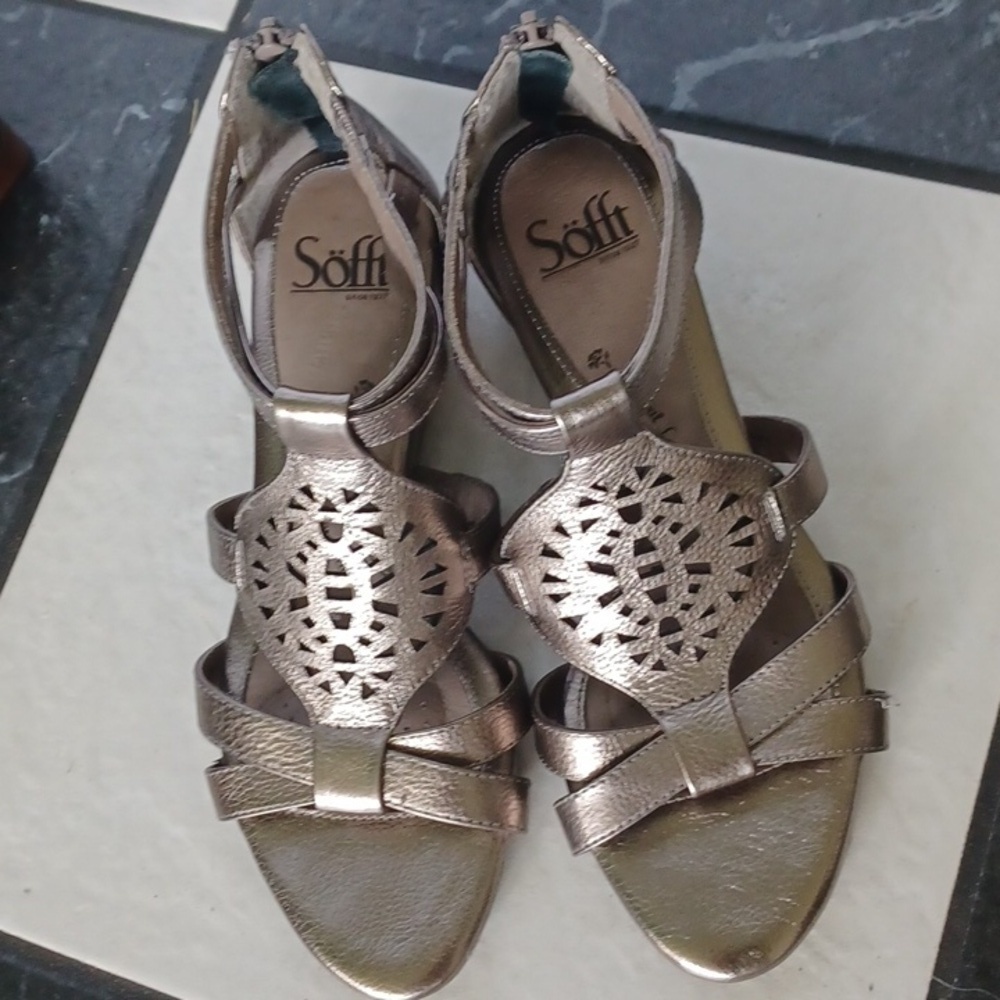 Sofft Silver Sandals/ Wedge Size 7.5 Super comfortable